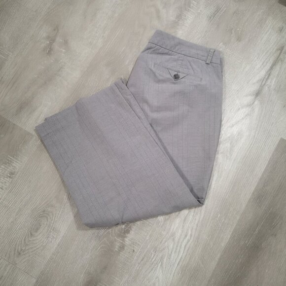 Dockers Ladies Size 12 Grey Plaid Wide Straight Legs Capri Pants - Picture 12 of 15